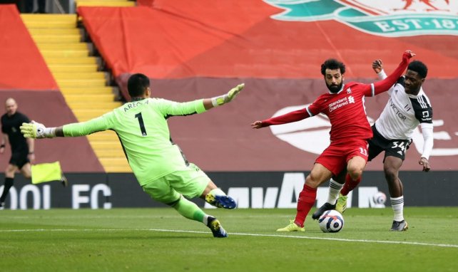 Mohamed Salah trata de batir a Alphonse Areola