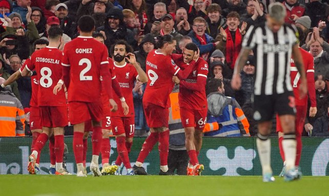 Los jugadores del Liverpool celebran un gol