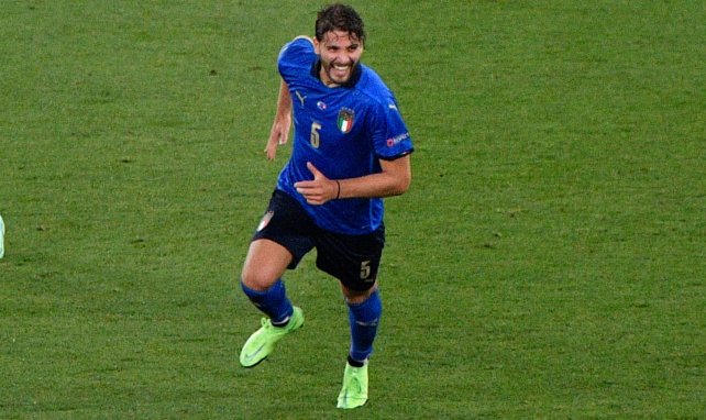Manuel Locatelli celebra uno de sus goles con Italia