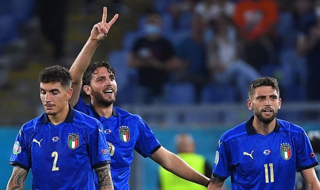 Manuel Locatelli celebra uno de sus goles con Italia