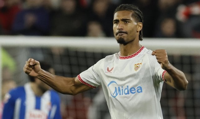Loïc Badé con el Sevilla