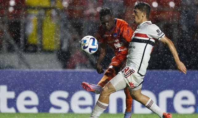 Lucas Beraldo con el Sao Paulo FC