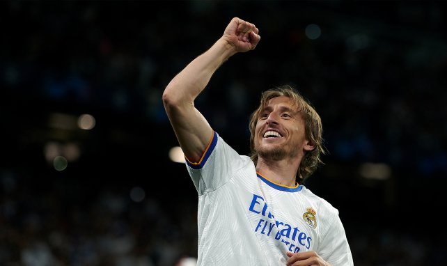 Luka Modric celebrando con el Real Madrid