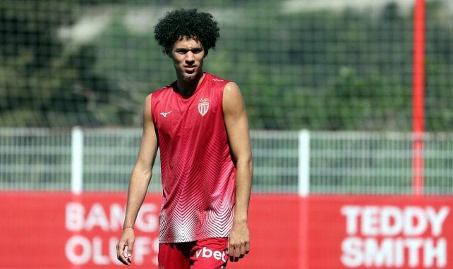 El Paris Saint-Germain hace oficial el fichaje de Maghnes Akliouche