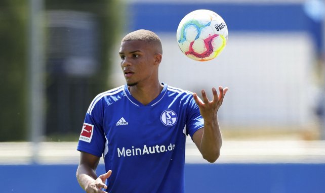 Malick Thiaw, con los colores del Schalke 04
