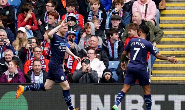 De Bruyne y Sterling festejan una diana con el Manchester City