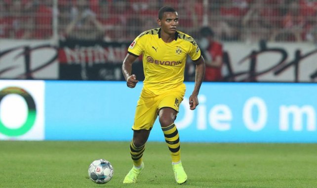 Manuel Akanji está rindiendo a gran nivel en Dortmund
