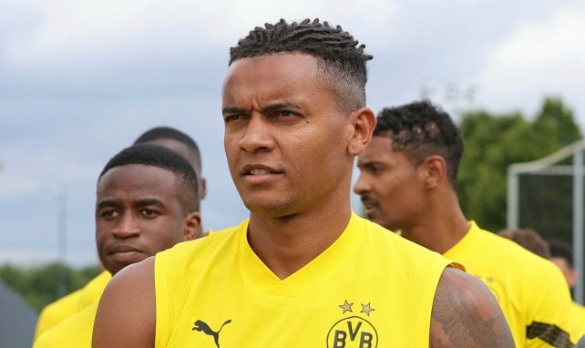 Manuel Akanji, durante un entrenamiento con el Borussia Dortmund