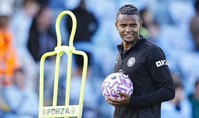 Manuel Akanji en un entrenamiento del Manchester City.