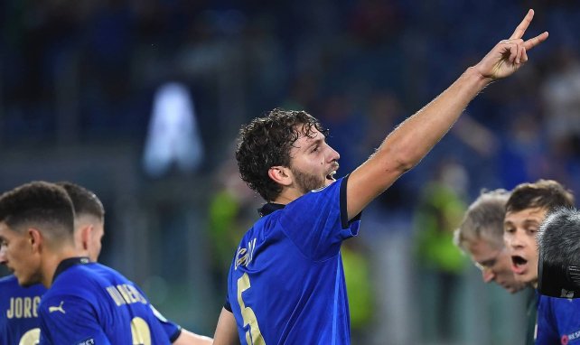 Manuel Locatelli celebra un gol con la Selección de Italia