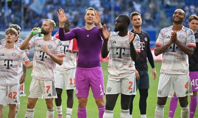 Los jugadores del Bayern Múnich saludan a los aficionados