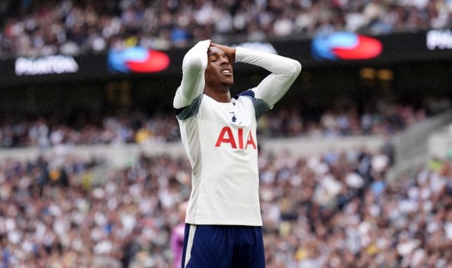 Mathys Tel da una mala noticia al Tottenham