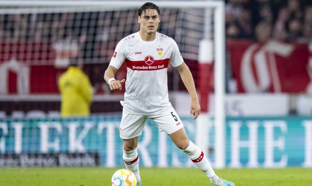 Konstantinos Mavropanos, con la elástica del Stuttgart