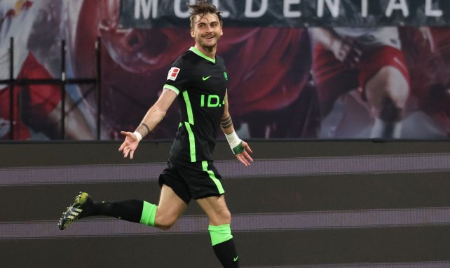 Maximilian Philipp celebrando un gol con el Wolfsburgo