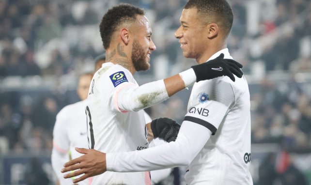 Neymar y Kylian Mbappé celebrando un tanto