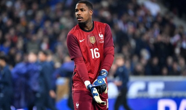 Mike Maignan con la selección de Francia