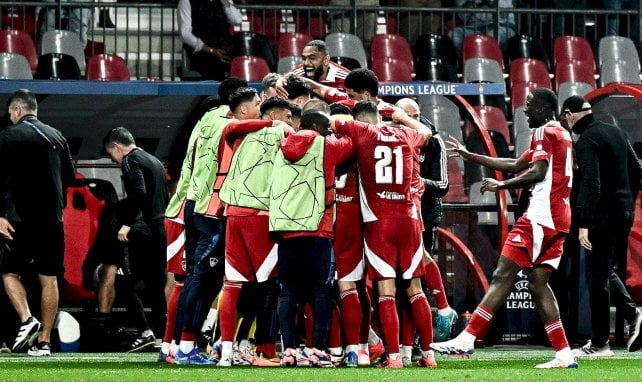 Los jugadores del Brest celebran un gol