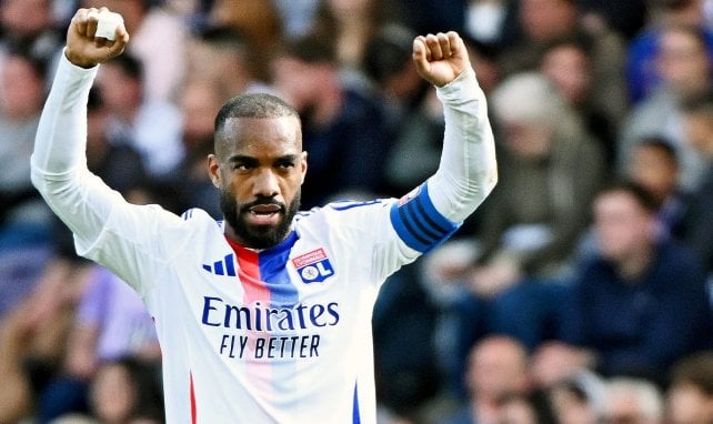 Alexandre Lacazette celebra un gol