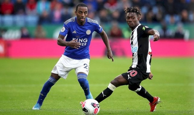 Ricardo Pereira (Leicester) y Christian Atsu (Newcastle)