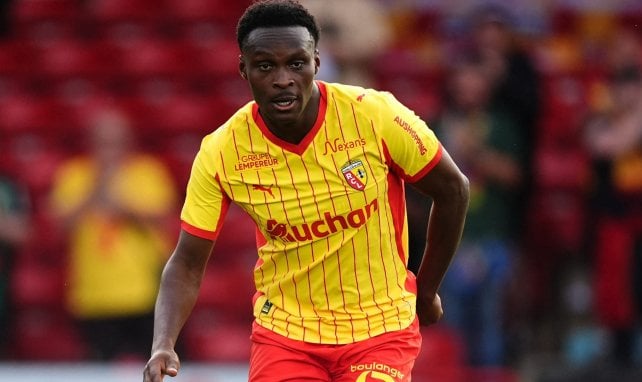 Duelo de gigantes para firmar a Samson Baidoo