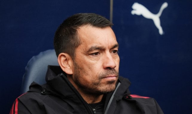 Gio Van Bronckhorst tiene nuevo trabajo