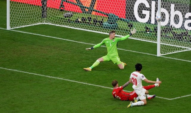 Sardar Azmoun disparando a puerta