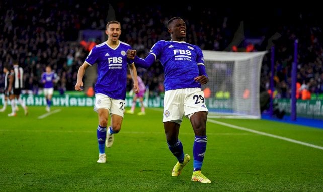 Patson Daka celebra su diana con el Leicester City