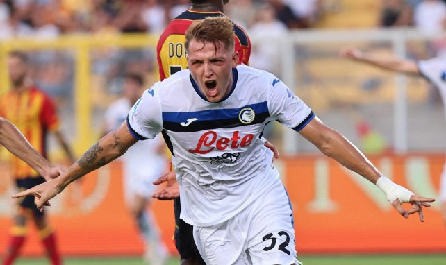 Mateo Retegui celebra con la Atalanta