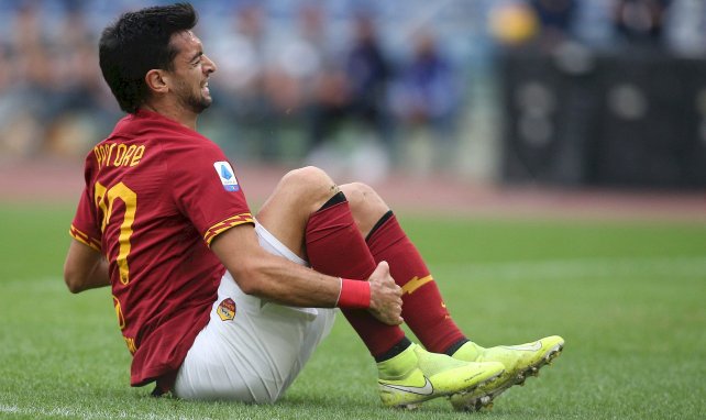 Javier Pastore se lamenta por una lesión con la AS Roma