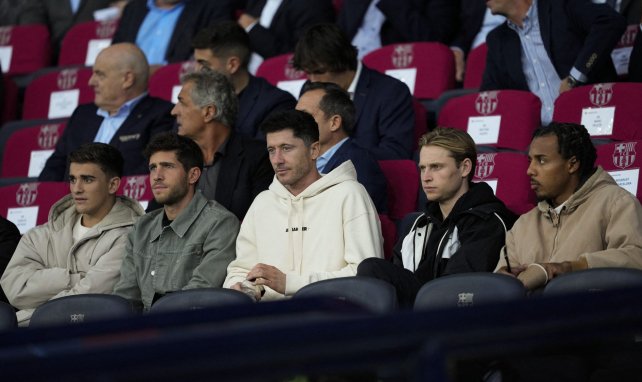 Jugadores lesionados en el palco del FC Barcelona