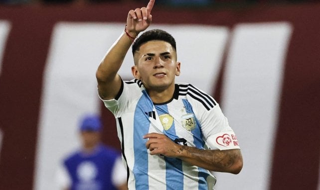 Thiago Almada con Argentina