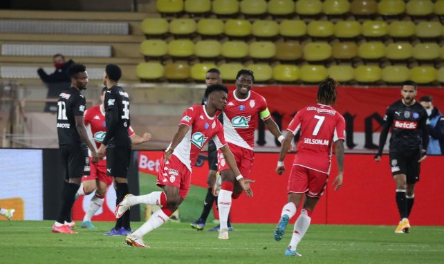 Aurélien Tchouaméni celebra un gol con el AS Mónaco