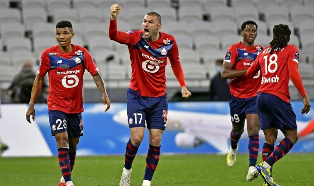 Burak Yilmaz celebra un gol del Lille