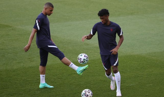 Kingsley Coman y Kylian Mbappé, durante un entrenamiento con la Selección de Francia
