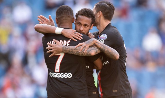 Icardi celebra un gol con Neymar y Mbappé