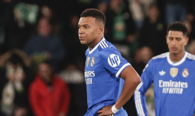 Kylian Mbappé con cara de circunstancias.