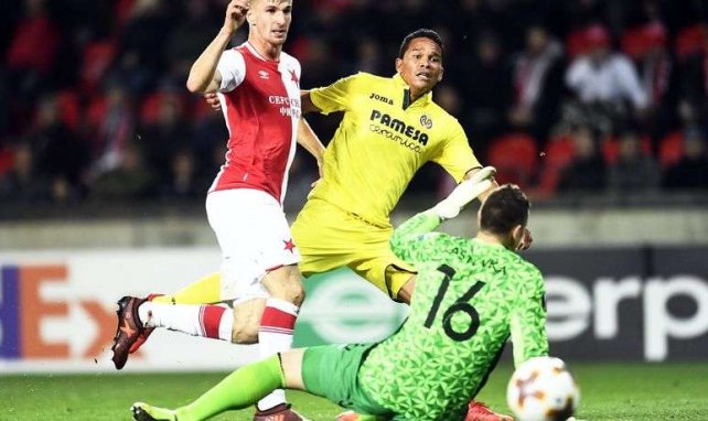 Carlos Bacca se mostró muy activo durante todo el choque