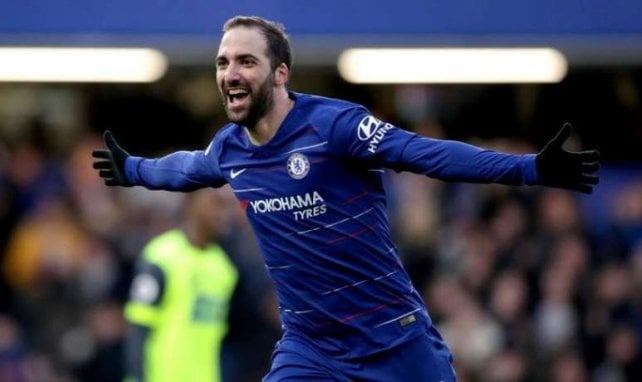 Gonzalo Higuaín tuvo un notable debut en Stamford Bridge