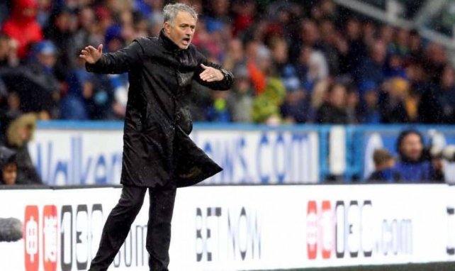José Mourinho desea mejorar las prestaciones de su lateral zurdo