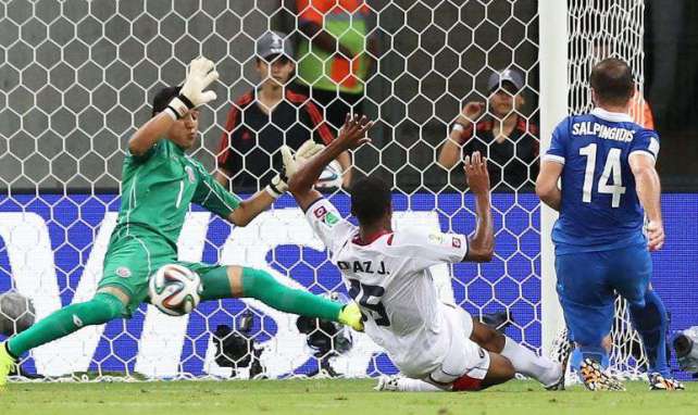 Keylor Navas impulsó a Costa Rica a cuartos de final