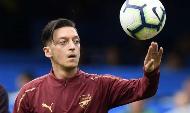 Mesut Özil sigue dando pie a multitud de rumores