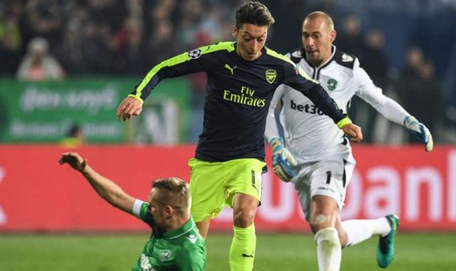 ¿Se plantea Mesut Özil regresar al Real Madrid?