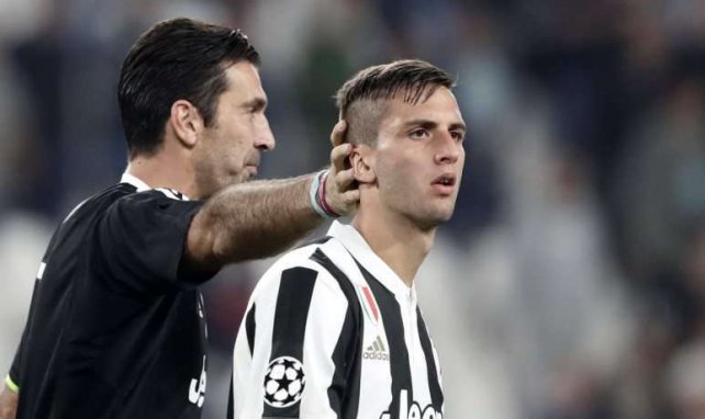 Rodrigo Bentancur es uno de los centrocampistas que interesa al Atlético