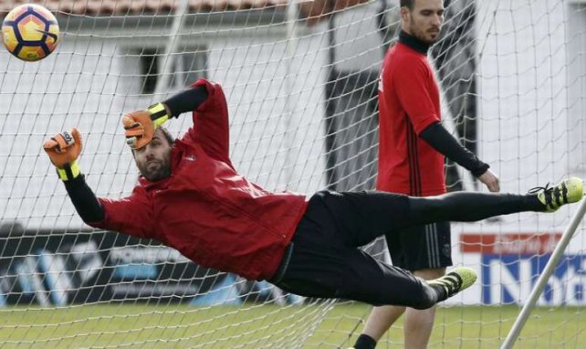 Salvatore Sirigu, el último invitado al casting de porteros del Valencia