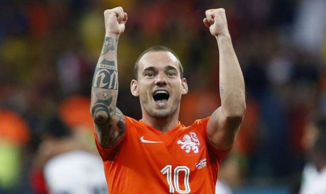 Wesley Sneijder negocia con el Manchester City