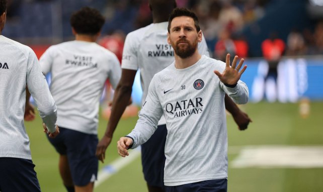 Leo Messi saluda