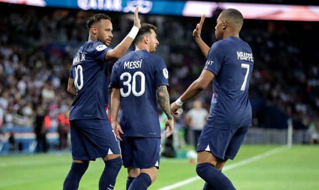 Neymar, Messi y Mbappé celebran con el PSG