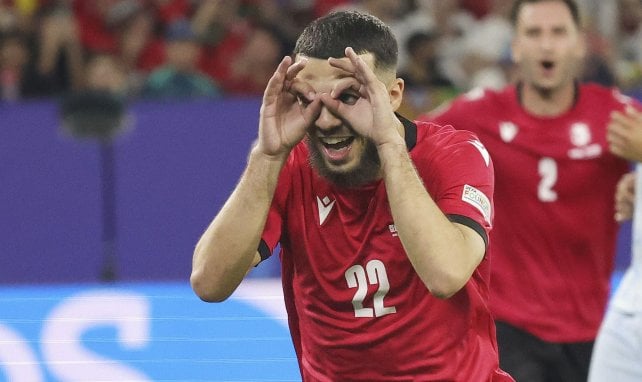 Georges Mikautadze celebra un gol