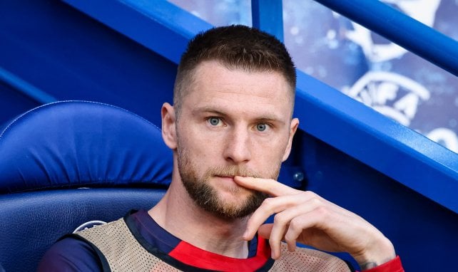 Milan Skriniar en el banquillo