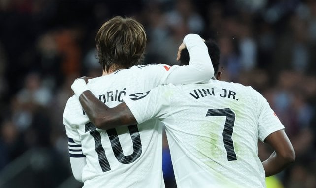 Luka Modric junto a Vinícius